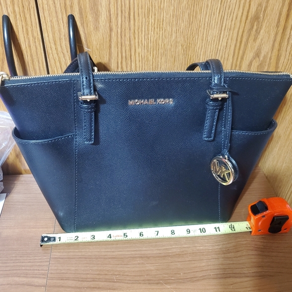 Like New michael kors black leather - Picture 8 of 10